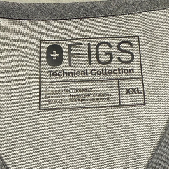 Figs Technical Collection scrub top in graphite gray - Picture 2 of 9